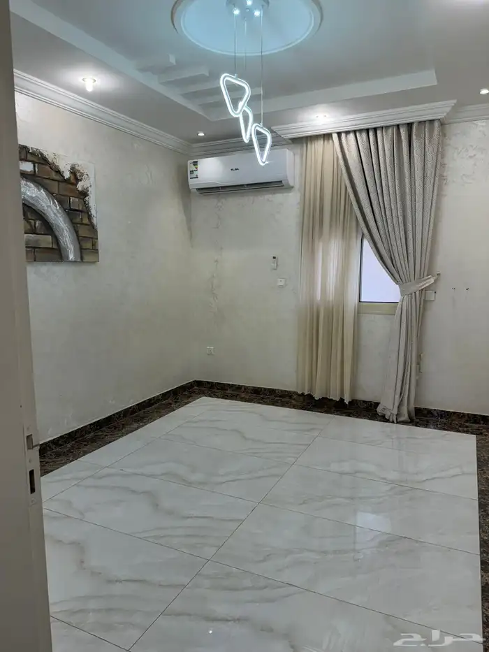 شقة للإيجار 5 غرف بحي الزهراء 1