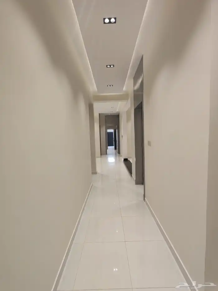 للبيع شقه ارضي بموقع ممتاز باقرب من الخدمات حي المعارض 23