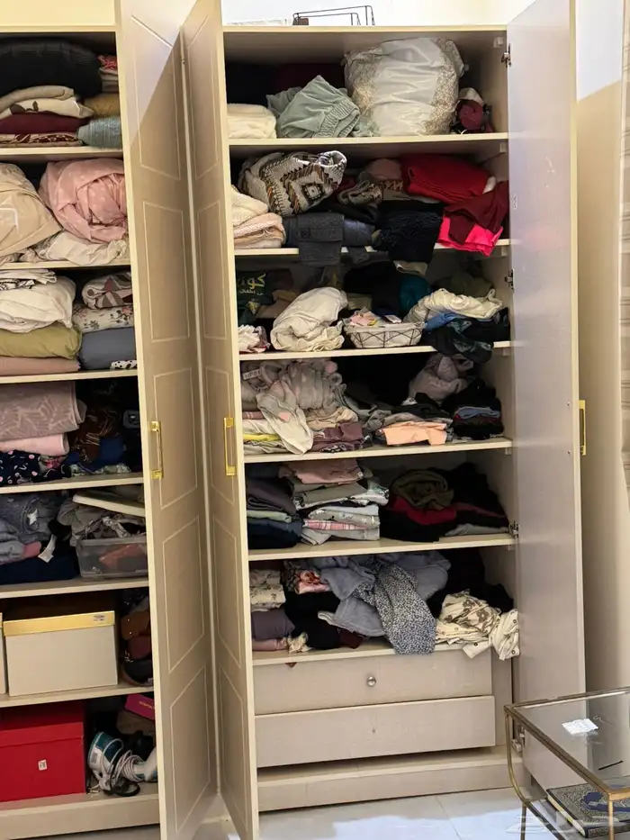 تسريحه ودولاب خمس ابواب يشيل عفش كثير يتحمل تخزين 1