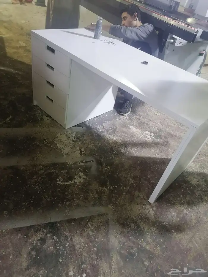 طاولة مكتب 0