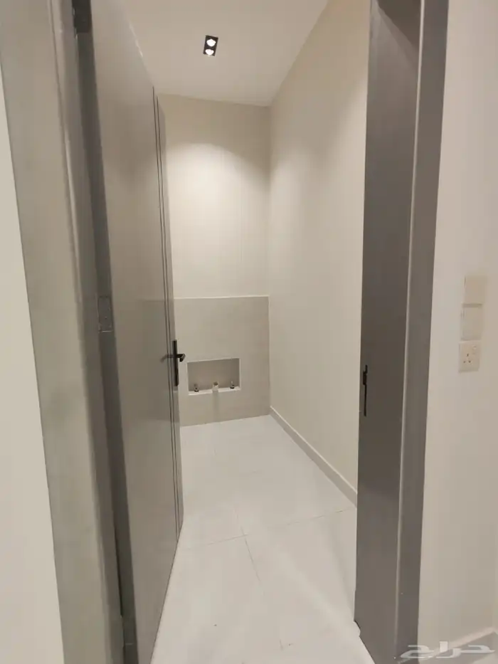 للبيع شقه ارضي بموقع ممتاز باقرب من الخدمات حي المعارض 8