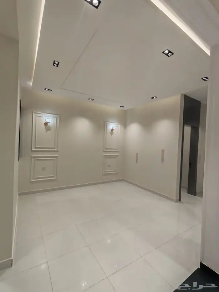 للبيع شقه ارضي بموقع ممتاز باقرب من الخدمات حي المعارض 16