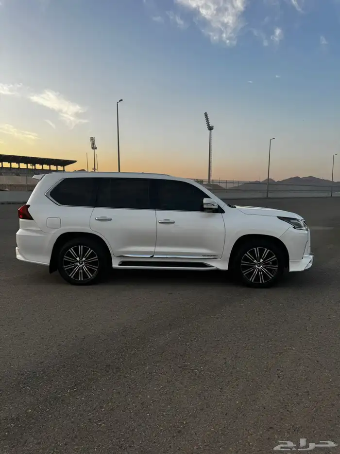 جيب لكزس 2016 بريمي 9