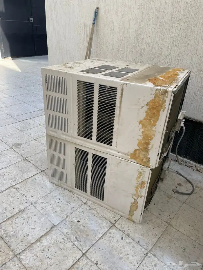 عدد 2 مكيف نظيفه جدا  شباك 1