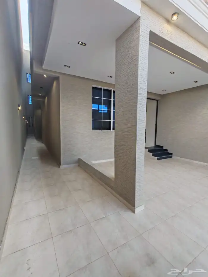 للبيع شقه ارضي بموقع ممتاز باقرب من الخدمات حي المعارض 5