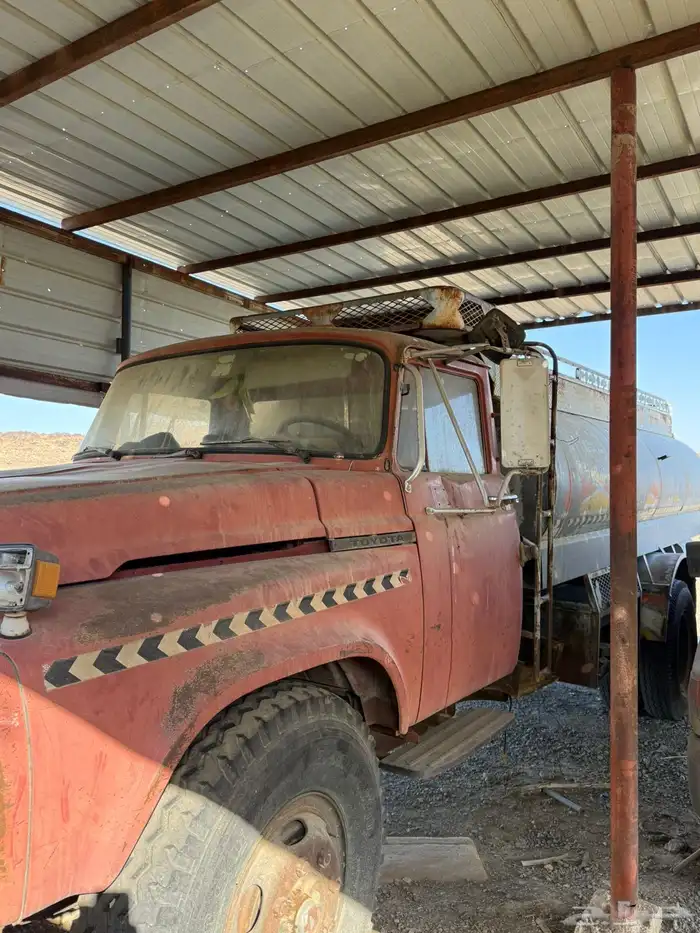 للبيع وايت تايوتا 84 2