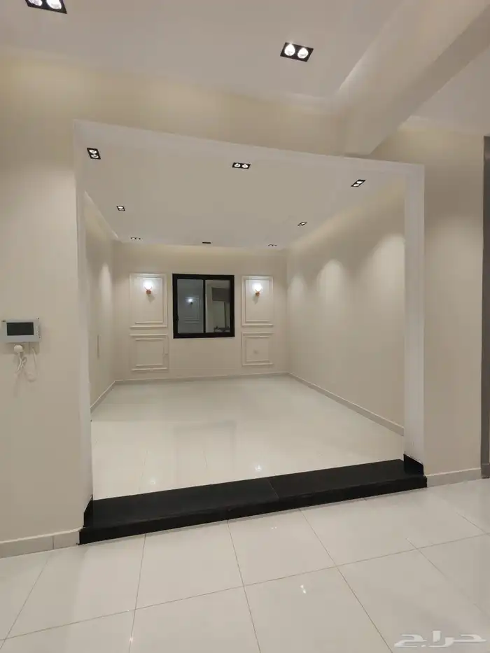 للبيع شقه ارضي بموقع ممتاز باقرب من الخدمات حي المعارض 14