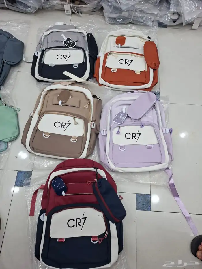 شنط ماركات متعدده وشنط مدرسيه ماركات متنوعه درجه أولى 32