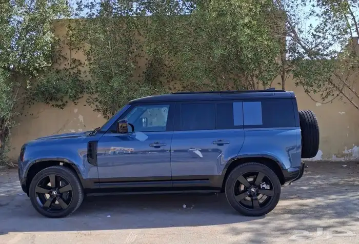 للبيع ديفندر X dynamic SE موديل 2025 الوان مميزه اصفار 4