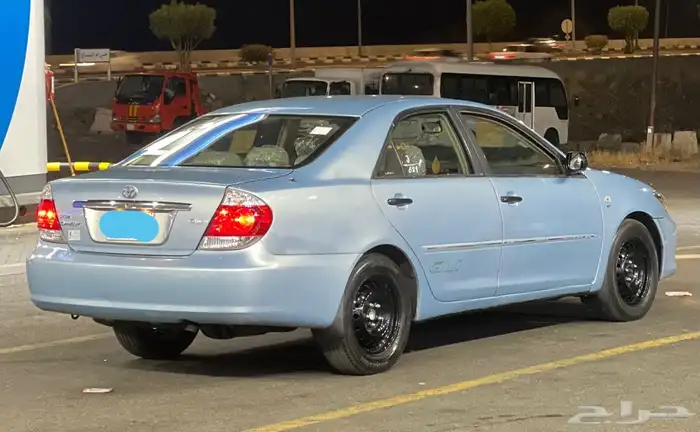 تويوتا كامري 2005 GLI اللون بحري 6