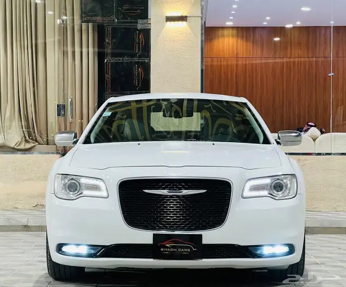 كرايزلر 2018 C300 V8 (بحالة ممتازة) 2