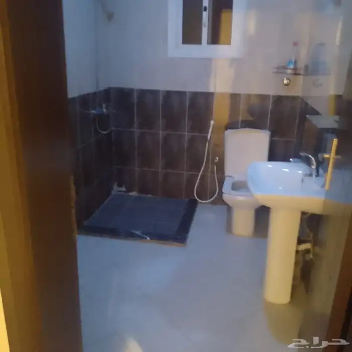 شقه للايجار بحي النزهة 5