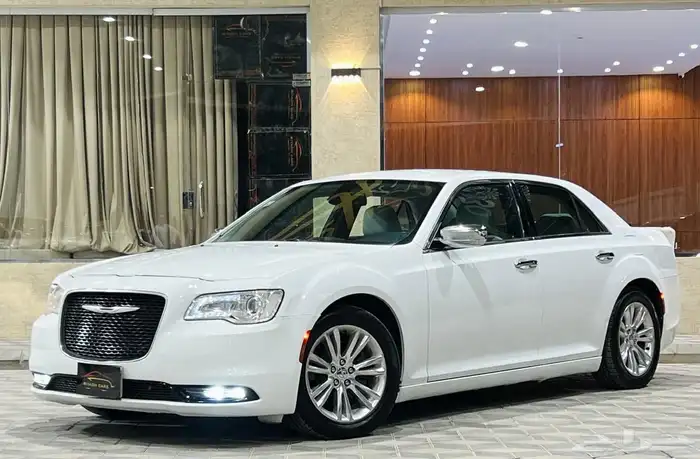كرايزلر 2018 C300 V8 (بحالة ممتازة) 0