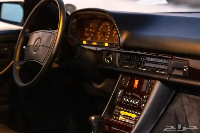 للبيع مرسيدس كوبيه 560 31