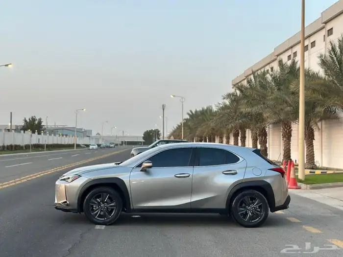 لكزس UX200 2021 6