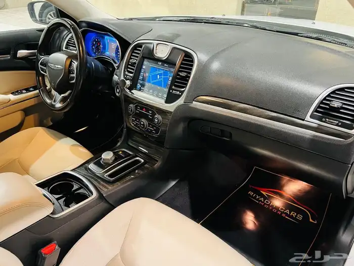 كرايزلر 2018 C300 V8 (بحالة ممتازة) 6
