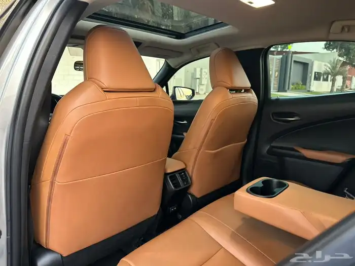 لكزس UX200 2021 15