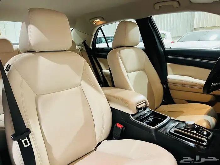 كرايزلر 2018 C300 V8 (بحالة ممتازة) 5