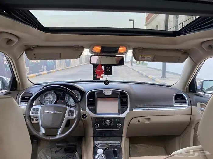 للبيع كرايزلر 2014 اعلى فئه 10