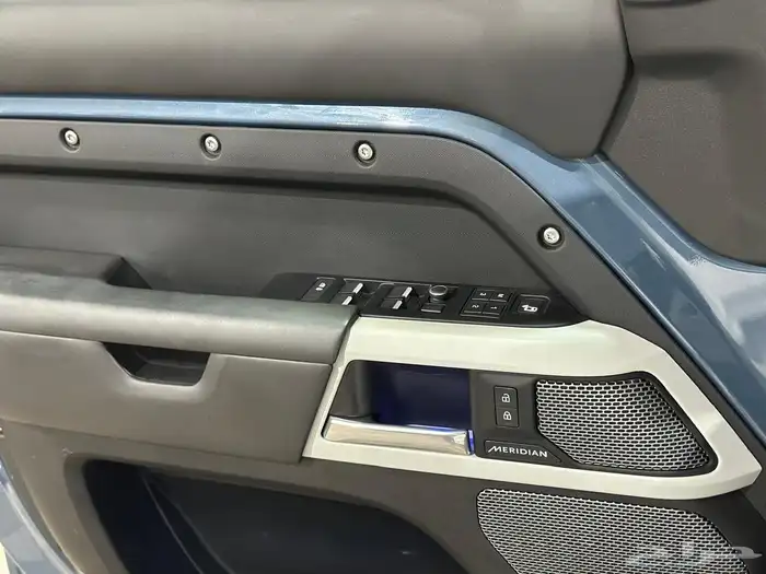 ديفندر HSE V6 موديل 2020 الناغي على الضمان 18