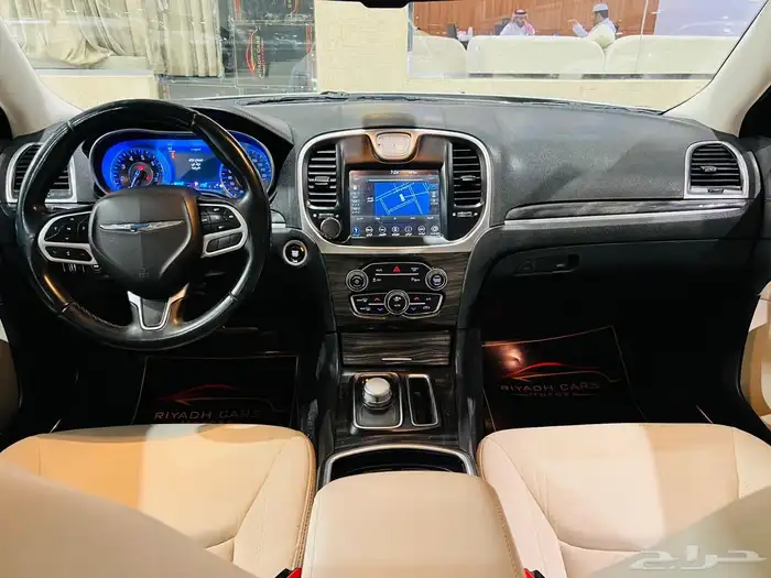كرايزلر 2018 C300 V8 (بحالة ممتازة) 10
