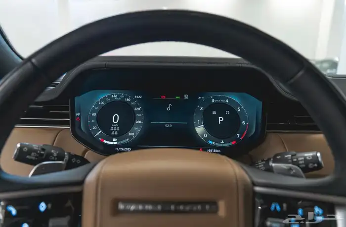 رنج روفر P530 2023 لون مميز 6