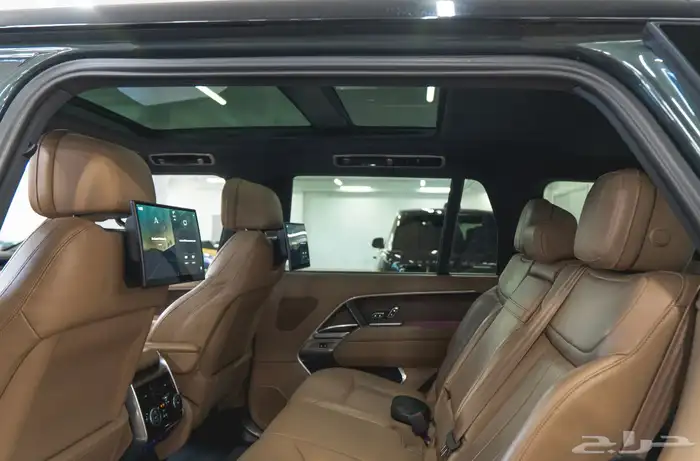 رنج روفر P530 2023 لون مميز 10