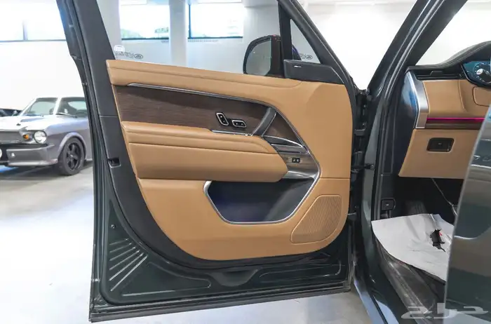 رنج روفر P530 2023 لون مميز 7