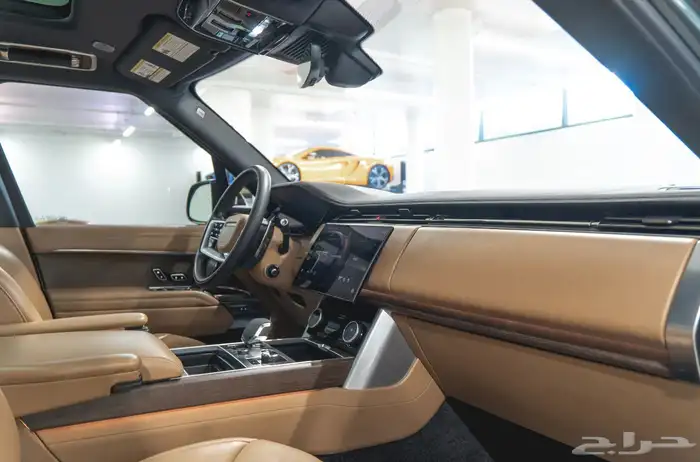 رنج روفر P530 2023 لون مميز 11