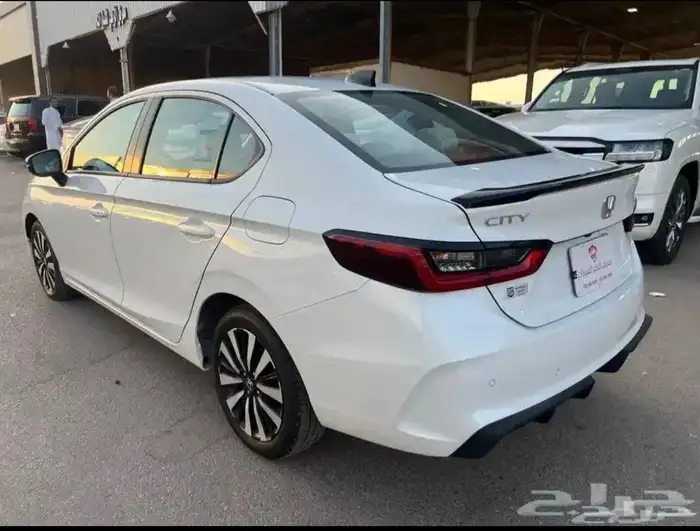 أكورد city 2024 أبيض LX Sport 5