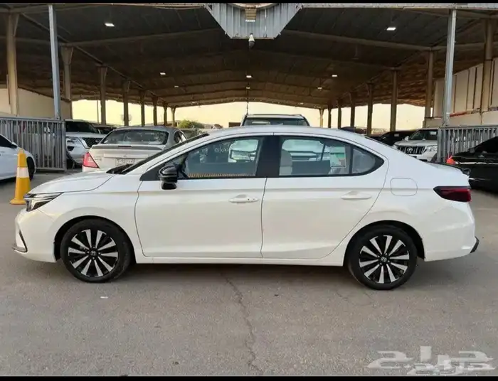 أكورد city 2024 أبيض LX Sport 4