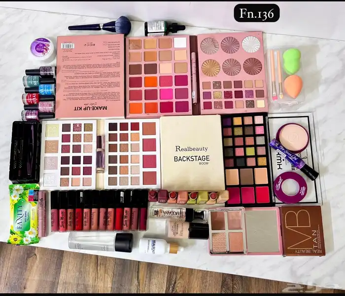 طقم مكياج مميز 1