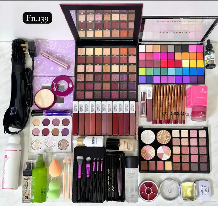 طقم مكياج مميز 4