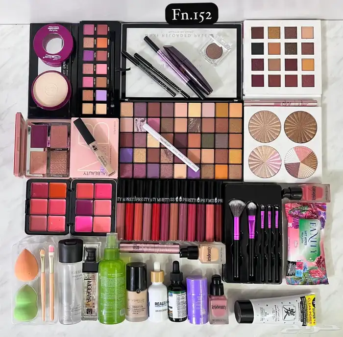 طقم مكياج مميز 2