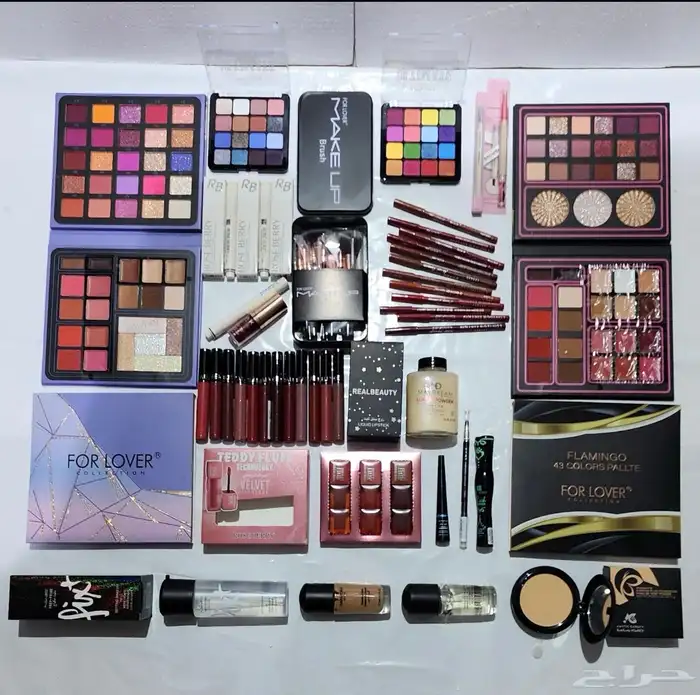 طقم مكياج مميز 8