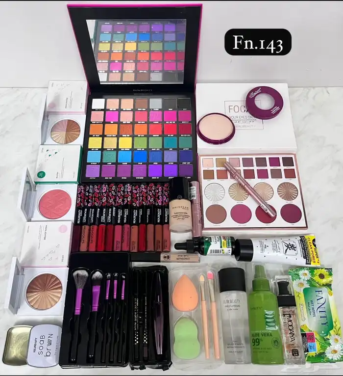 طقم مكياج مميز 3