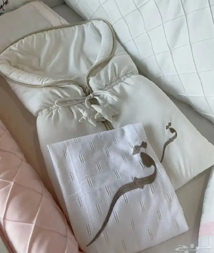 تفصيل الزي الموحد وتطريز الشعارات بجودة عالية 23