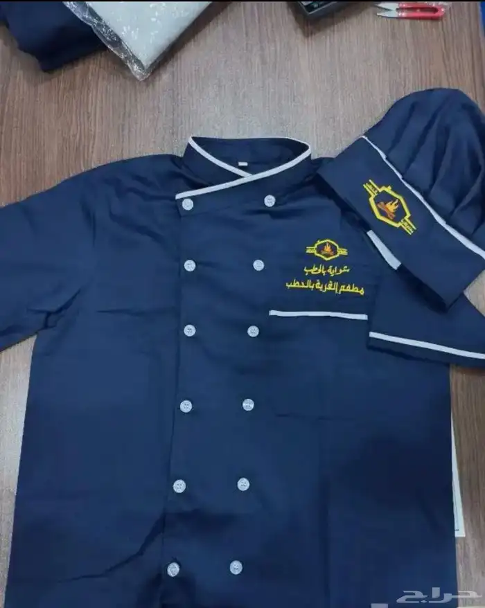 تفصيل الزي الموحد وتطريز الشعارات بجودة عالية 5