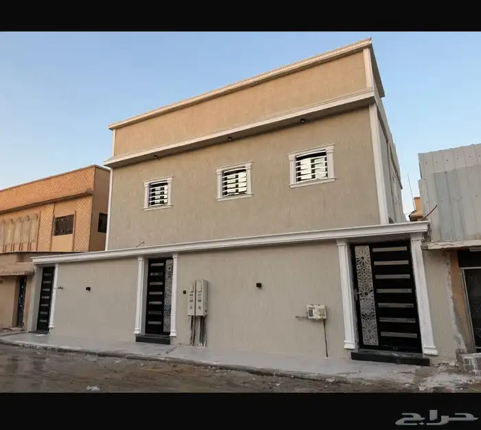 للبيع بيت دورين حي ابو موسي الاشعري حفر الباطن 0