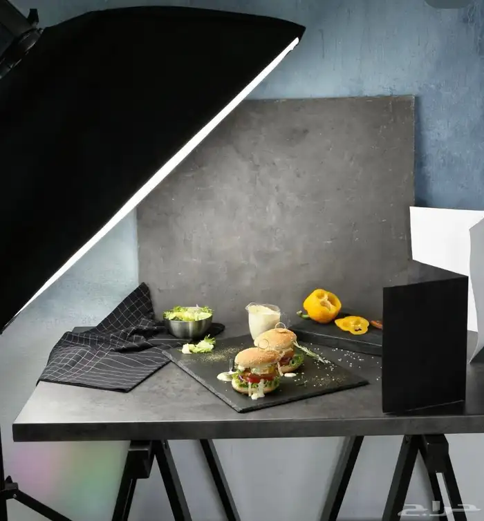 للبيع كاميرا احترافية مع كامل الملحقات والشنطة الأصلية 0