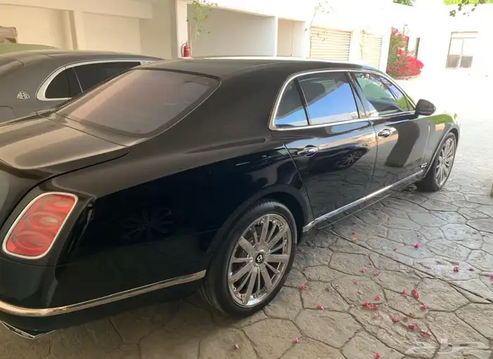 للبيع بنتلي مولسان مخزن ماشي 12 الف كيلو 15