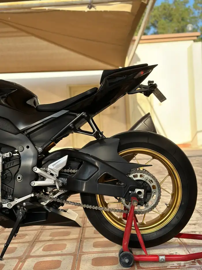 HONDA CBR 1000 RR-R 2023 6