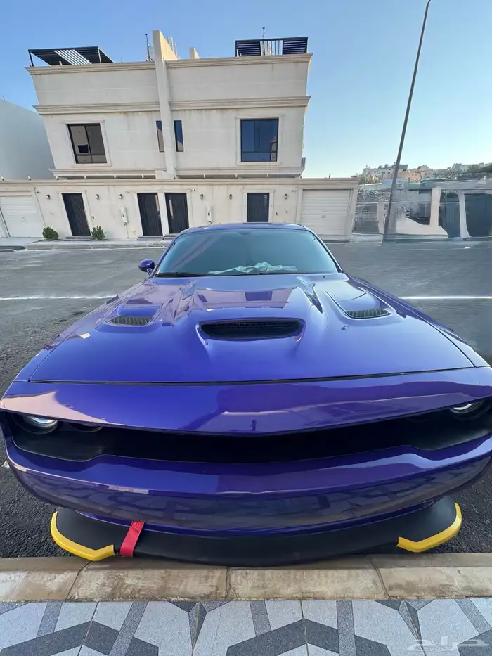تشالنجر SRT8 مخزنة 0