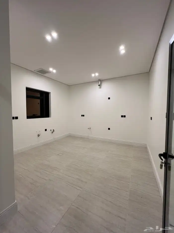 للبيع شقق فاخرة للغاية وجديدة بمخطط الملك فهد 24