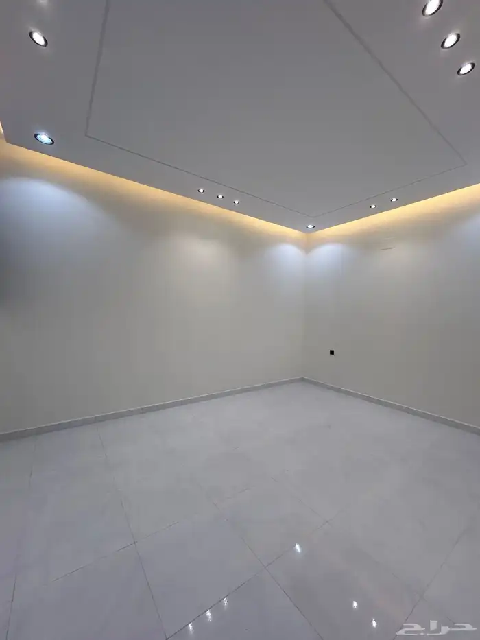 للبيع روف علوي بملحق تشطيب vip درج داخلي وخارجي 12