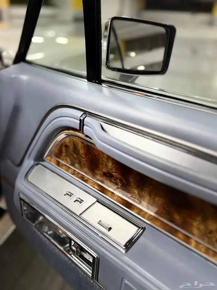 لينكون تاون كار 1983 مخزن كلاسيك سعودي وكالة ( تم البيع ) . 46