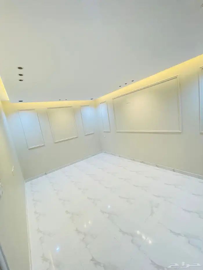 للبيع ادوار ارضي بحوش مدخل سيارة من 550 الف شمال الخميس 4