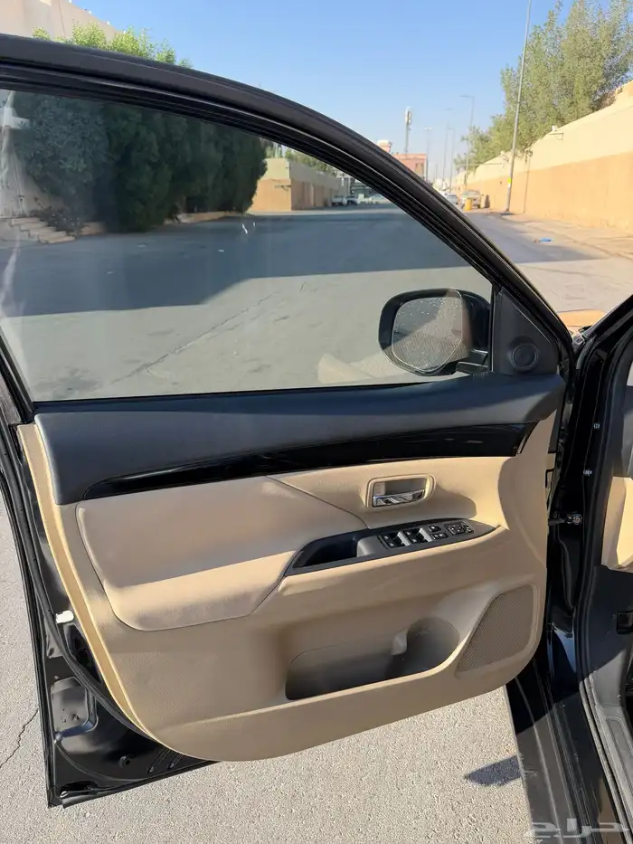 سيارة متسوبيشي اوتلاندر 21