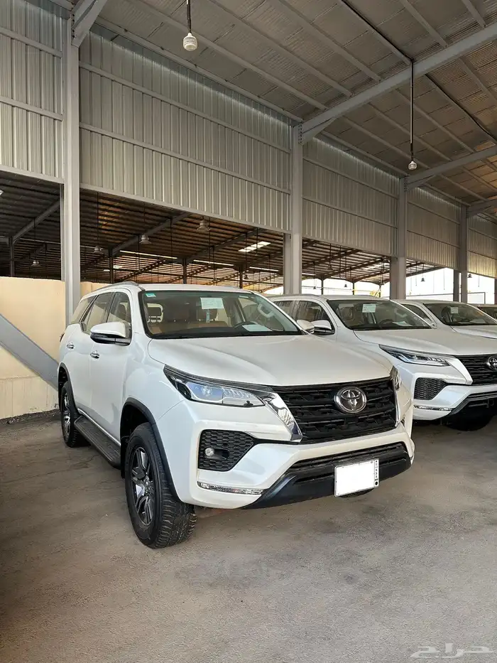 فورتشنر VX بنزين V6 العداد ( 7954 كيلو فقط ) موديل 2021 3