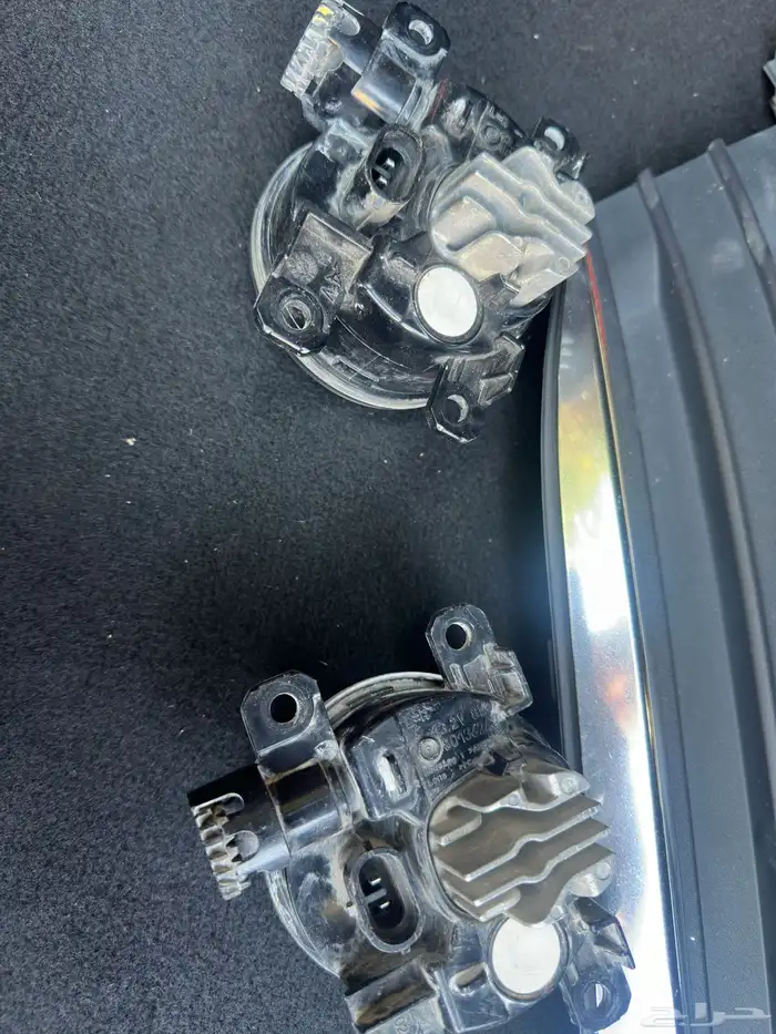 كشافات ضباب وغطيان فورد تورس 2